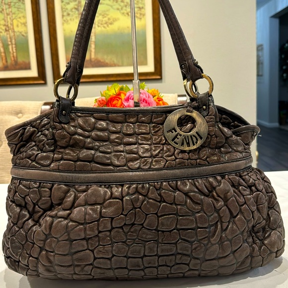 Authentic Fendi bubble leather chef bag - Picture 3 of 14